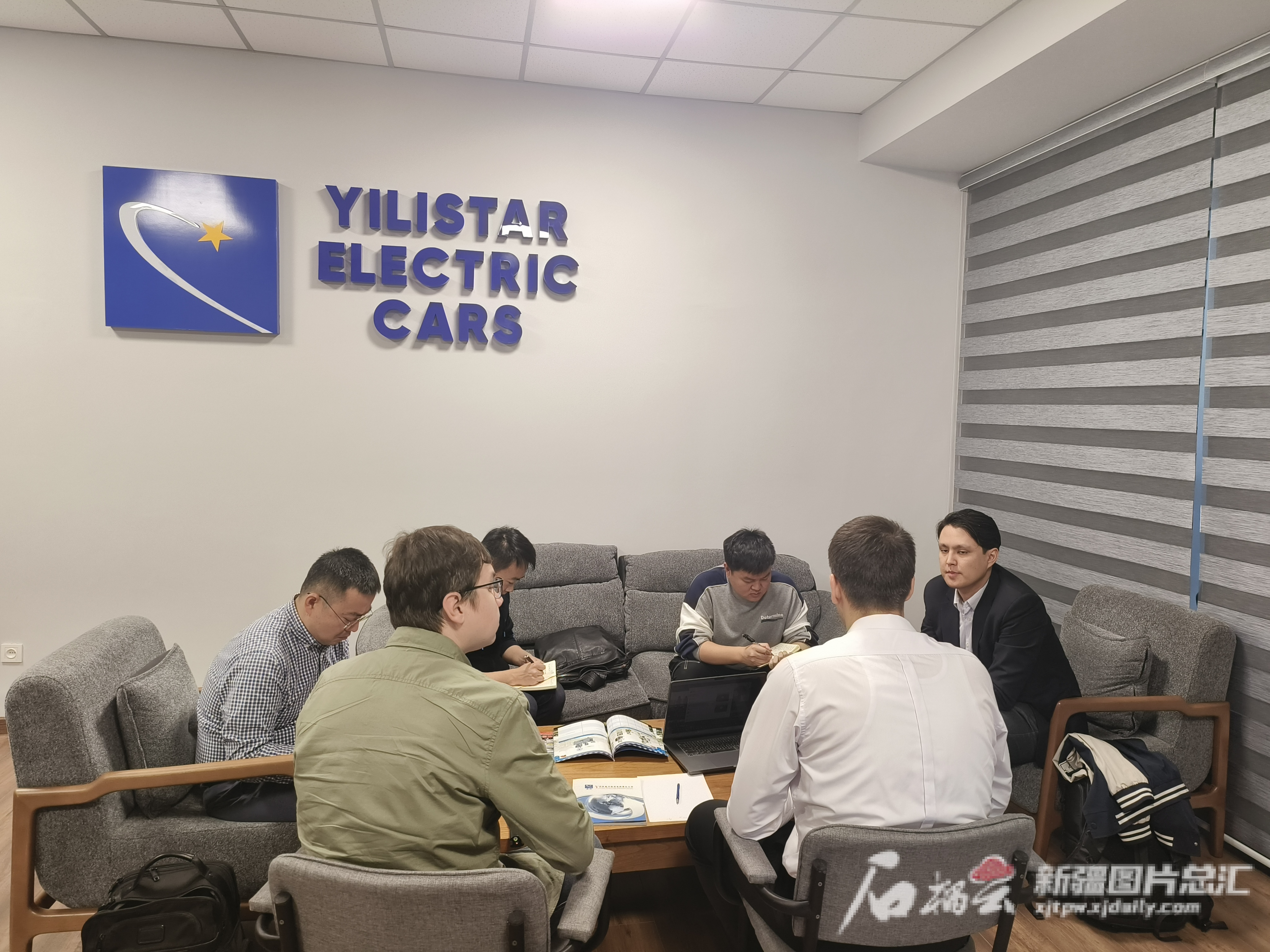 奔腾之路·洞见丨珍视友谊 续写中乌“新丝路”故事(图2) 奔腾之路·洞见丨珍视友谊 续写中乌“新丝路”故事(图2)