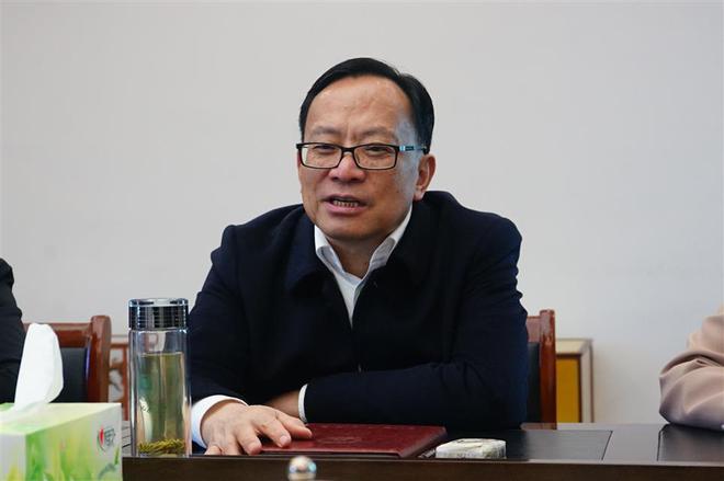开化县人大常委会主任余建华开展新型工业化调研(图2) 开化县人大常委会主任余建华开展新型工业化调研(图2)
