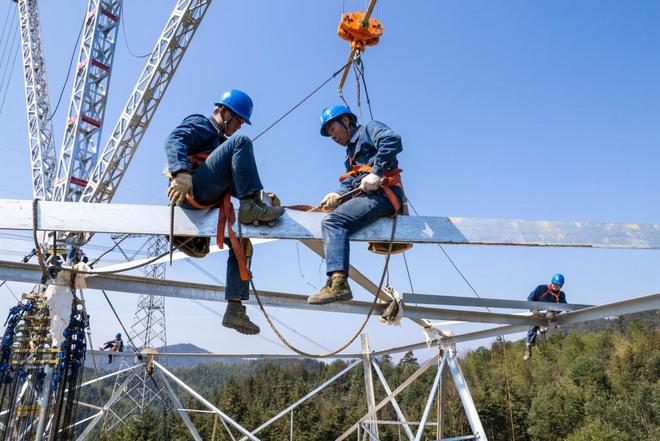 “宁电入湘”特高压线路工程进入组塔高峰(图4)