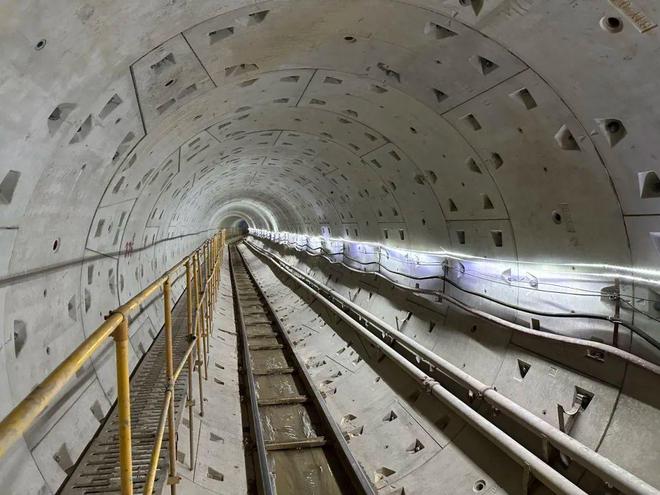 深圳机荷改扩建电力隧道工程J7-J12区间隧道顺利贯通(图2)
