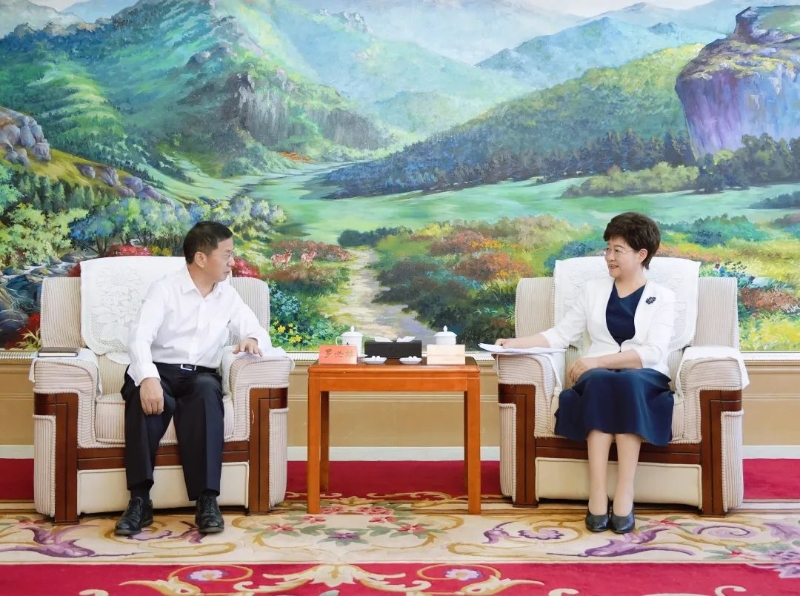 黄雅丽、白海林会见中国电力工程顾问集团有限公司董事长、电力规划设计总院院长罗必雄华东设计院有限公司董事长周毅一行