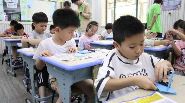 趣味科普盛宴!爱心暑托班为孩子播撒科学的种子