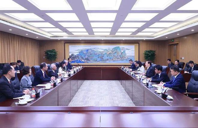 辛保安董事长会见香港中电集团董事会主席米高·嘉道理