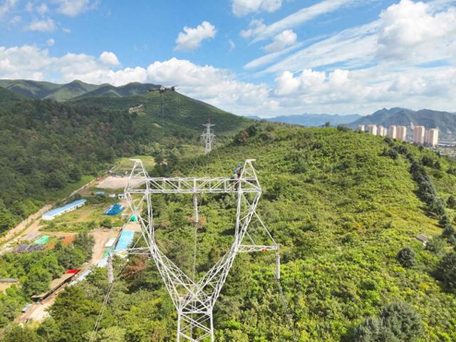 “黑科技”助力辽宁本溪电网秋检作业高效实施