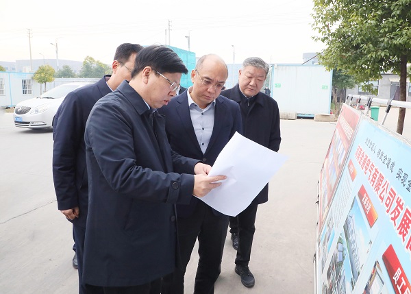 坚持龙头带动 强化助企服务 推动产业链群提质增效