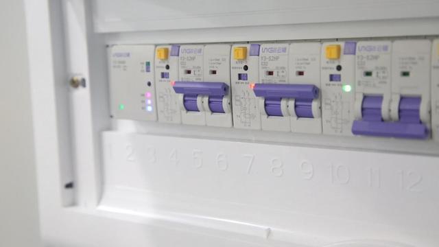 智能空开在智慧城市中广泛用于电网管理、5G基站电源、智慧消防
