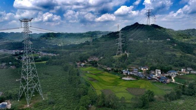 西南地区首个特高压交流输电工程建成投运